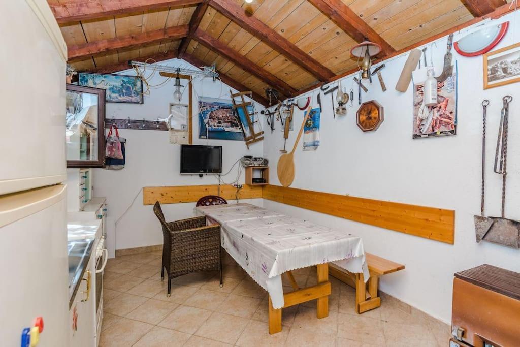 Apartment Roko - Up To 4 People With Free Parking Zadar Ngoại thất bức ảnh