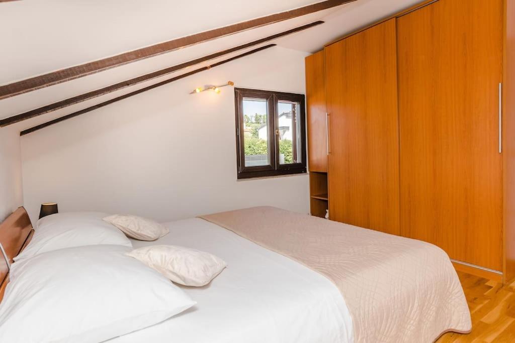 Apartment Roko - Up To 4 People With Free Parking Zadar Ngoại thất bức ảnh