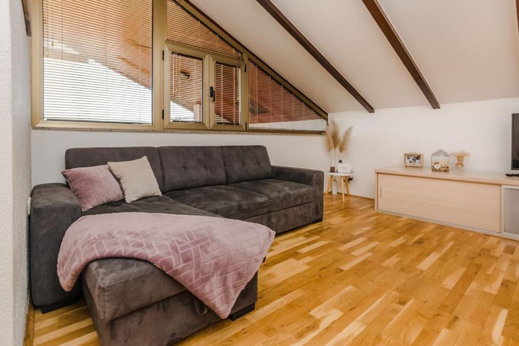 Apartment Roko - Up To 4 People With Free Parking Zadar Ngoại thất bức ảnh
